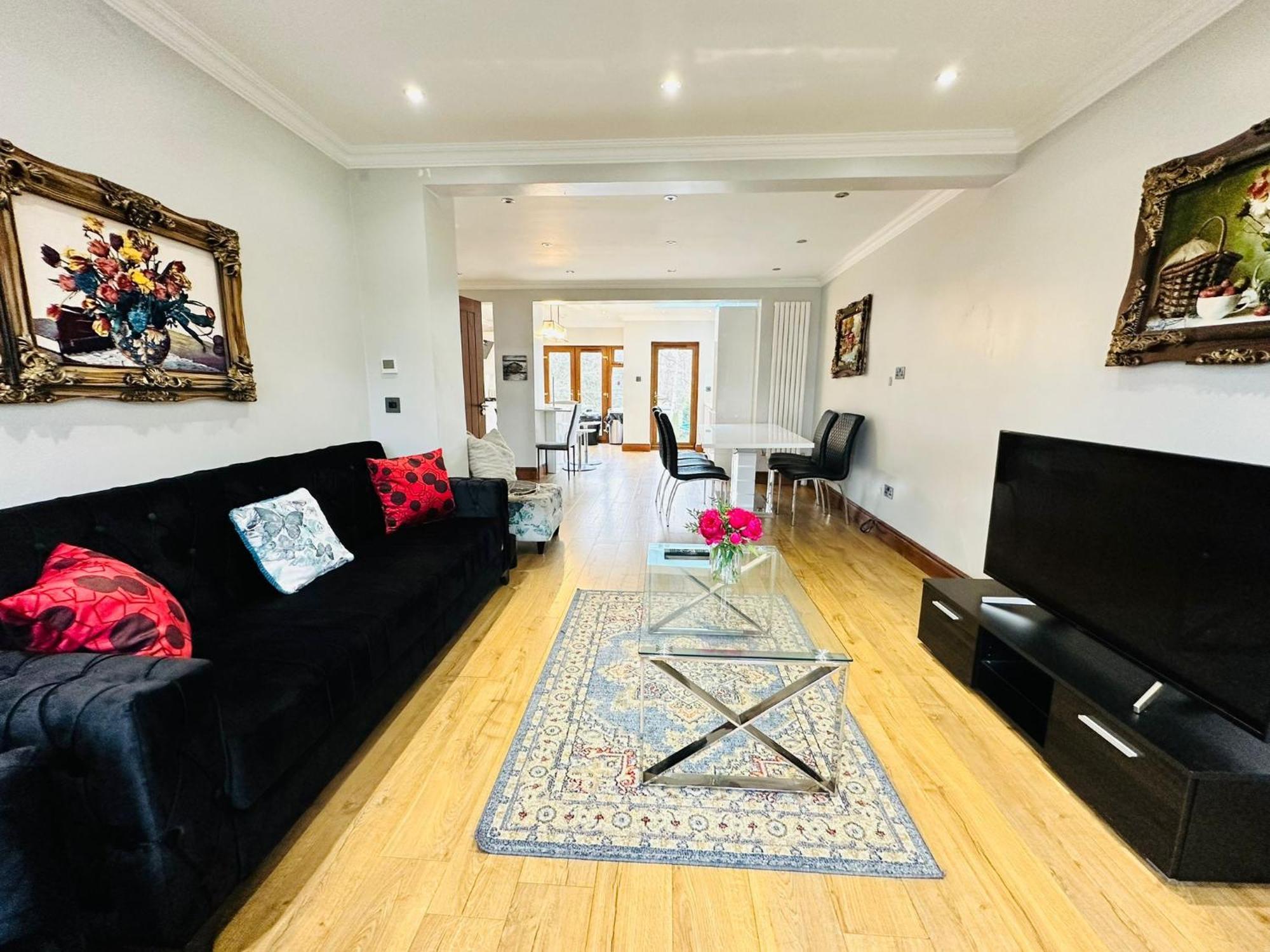 Spacious 6 Bed In Wembly, Apartamento Londres