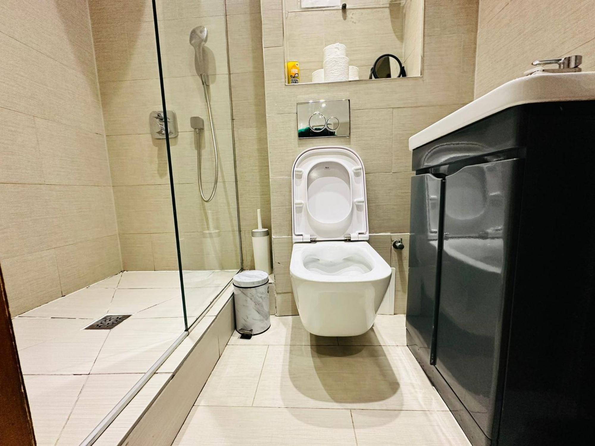 Spacious 6 Bed In Wembly, Apartamento Londres